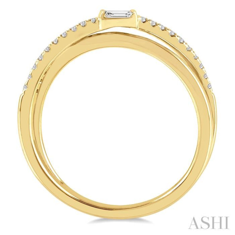 1/6 ctw Criss-Cross Baguette and Round Cut Diamond Fashion Ring in 14K Yellow Gold