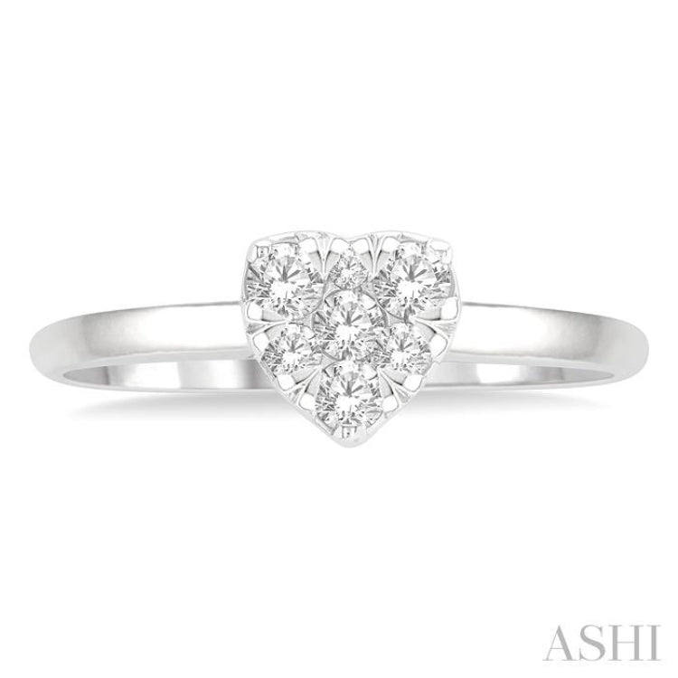 1/4 Ctw Round Cut Diamond Heart Shape Lovebright Ring in 14K White Gold