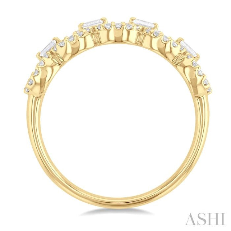 1/4 ctw Baguette And Round Cut Diamond Stackable Oval Shape Link Fashion Band in 10K Yellow Gold