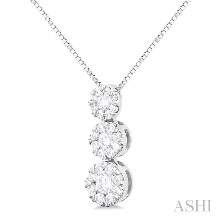 1/3 ctw Lovebright 3 stone Essential Round Cut Diamond Pendant with Chain in 14K White Gold