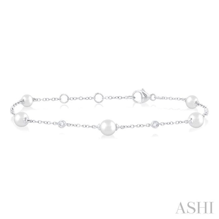 1/6 Ctw 5 MM Cultured Pearl and Round Cut Diamond Fashion Station Bracelet in 14K White Gold