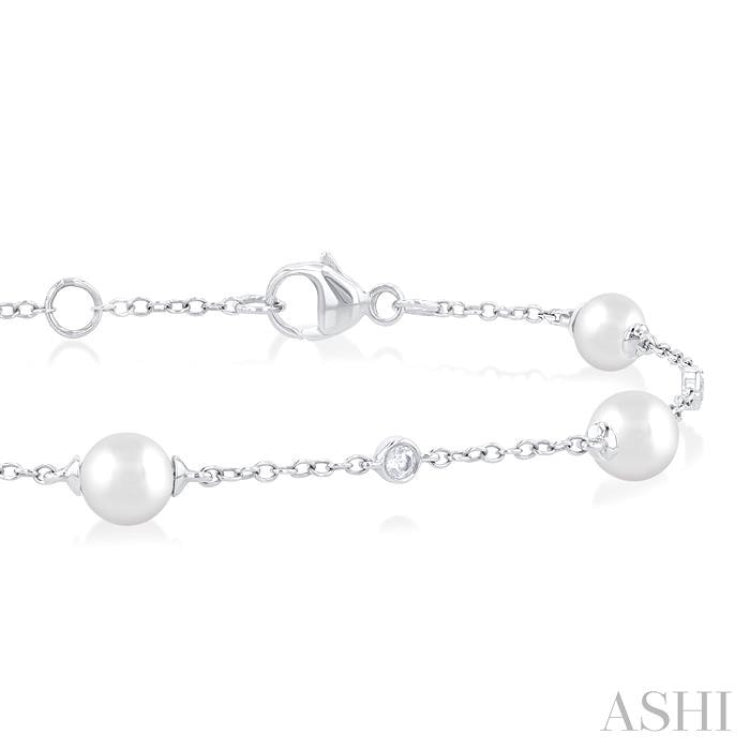 1/6 Ctw 5 MM Cultured Pearl and Round Cut Diamond Fashion Station Bracelet in 14K White Gold