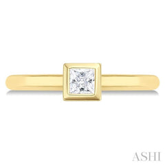 1/6 Ctw Petite Bezel Set Round Cut Diamond Fashion Ring in 10K Yellow Gold