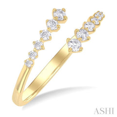 1/4 Ctw Open Bypass Center Graduated Round Cut Diamond Fashion Ring in 14K Yellow Gold