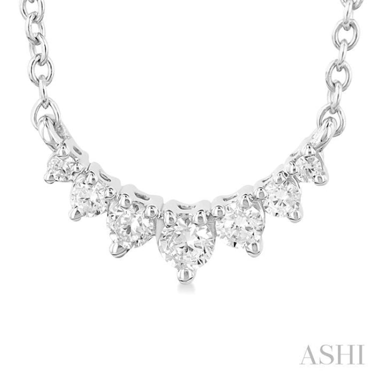 1/8 Ctw Graduated Diamond Smile Necklace in 10K White Gold