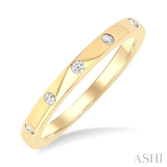 1/4 Ctw Flush Bezel Set Diamond Fashion Band in 14K Yellow Gold