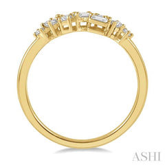 1/4 Ctw Baguette and Round Cut Diamond Fashion Scatter Ring in 14K Yellow Gold