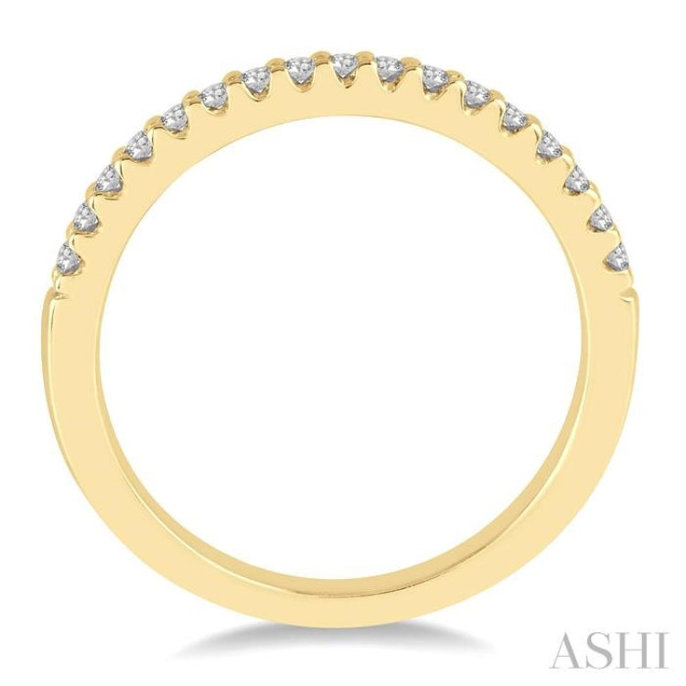 1/6 ctw Round Cut Diamond Wedding Band in 14K Yellow Gold