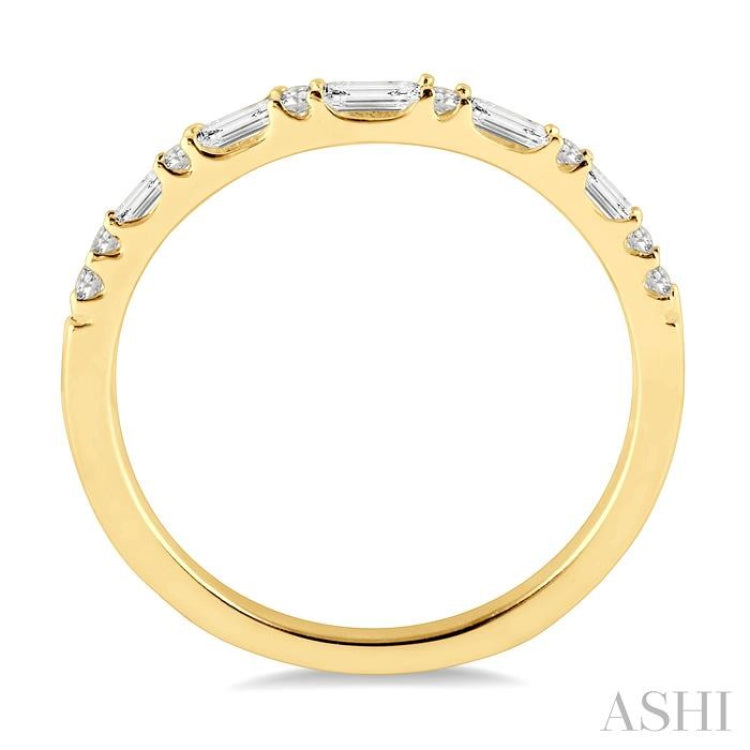 1/3 ctw Baguette and Round Cut Diamond Wedding Band in 14K Yellow Gold