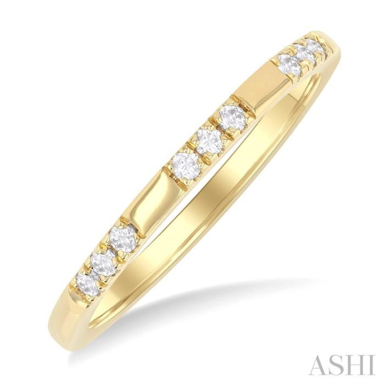 1/8 Ctw Sectioned Round Cut Diamond Fashion Band in 14K Yellow Gold