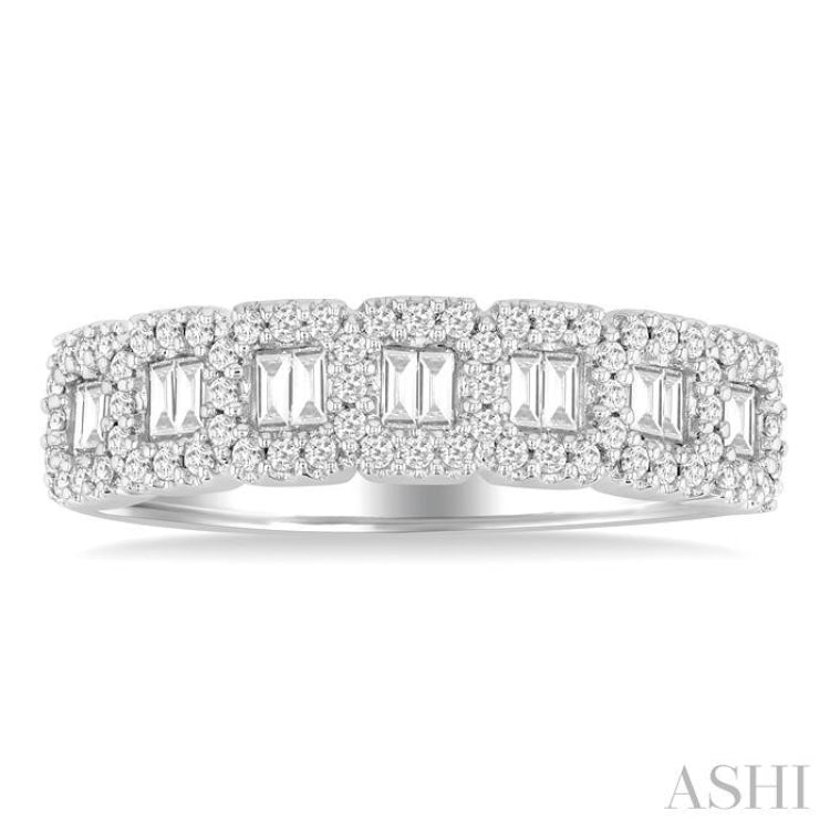 1/2 Ctw Interlocked Octagonal Shape Motif Fusion Baguette and Round Cut Diamond Fashion Band in 14K White Gold