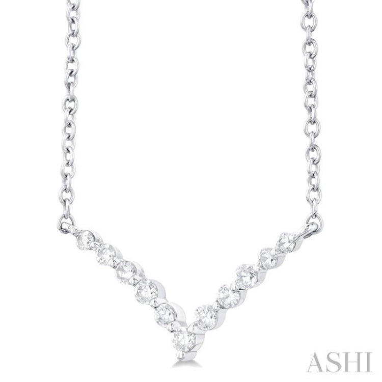 1/8 Ctw Chevron Round Cut Diamond Necklace in 14K White Gold