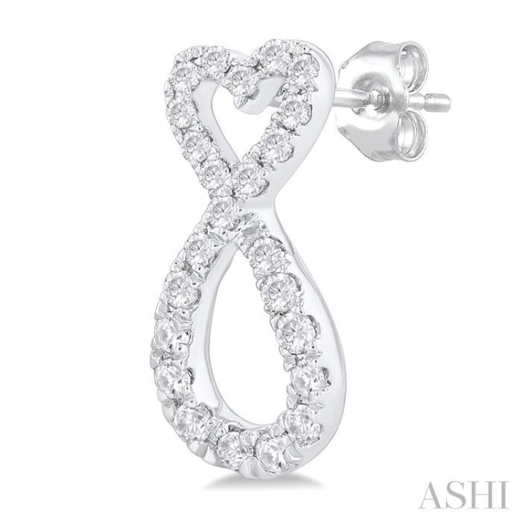 1/4 Ctw Infinity Heart Round Cut Diamond Fashion Earring in 10K White Gold