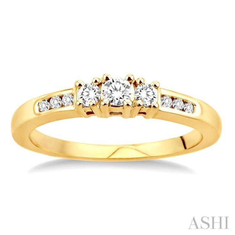 1/4 Ctw Nine Stone Round Cut Diamond Engagement Ring in 10K Yellow Gold