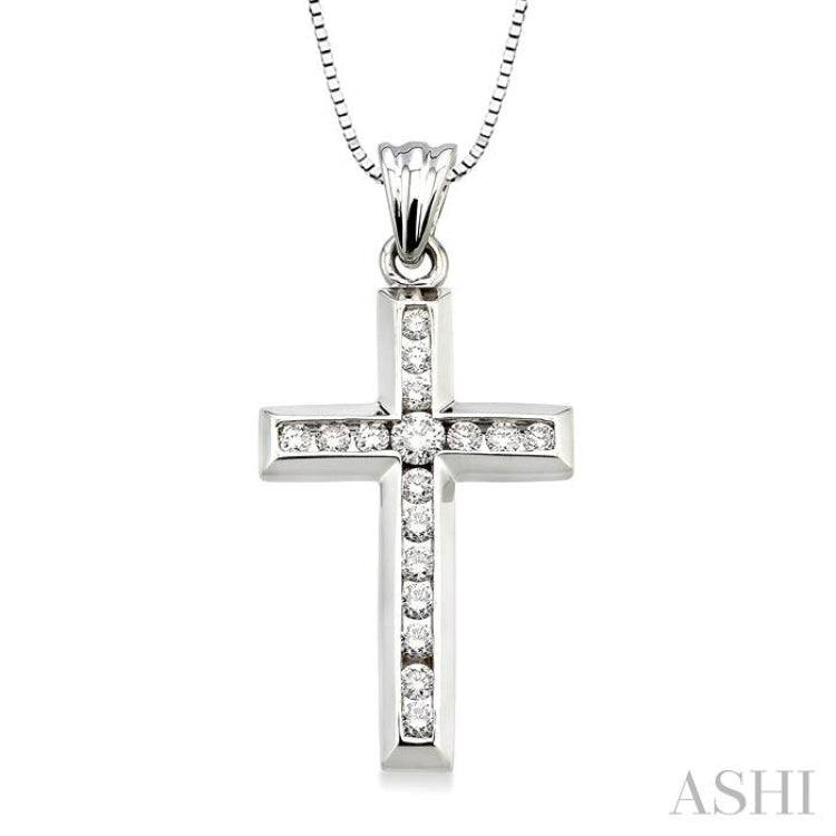 1/2 Ctw Round Cut Diamond Cross Pendant in 10K White Gold with Chain