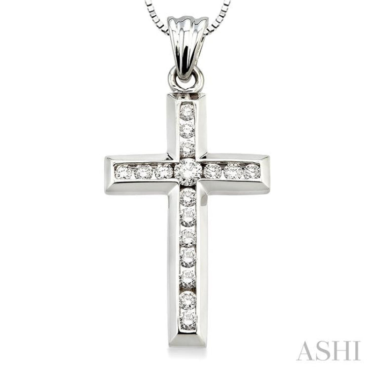 1/2 Ctw Round Cut Diamond Cross Pendant in 10K White Gold with Chain