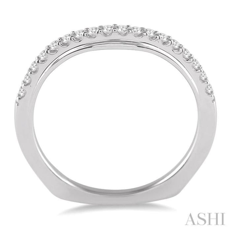 1/4 Ctw Round Cut Diamond Wedding Band in 14K White Gold