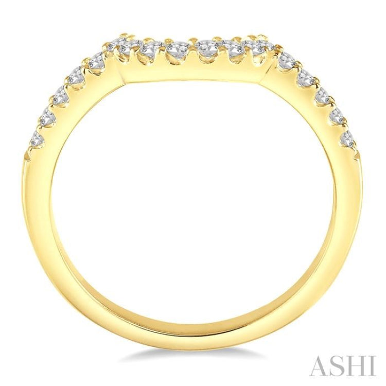 1/4 Ctw Round Diamond Wedding Band in 14K Yellow Gold