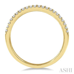 1/10 Ctw Round Cut Diamond Wedding Band in 14K Yellow Gold